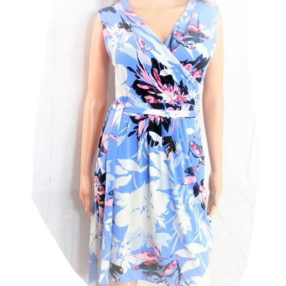 VENUS Floral Print Wrap Dress - Picture 3 of 8